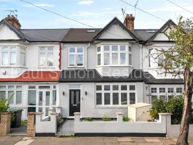 Cottage for sale in N22, London