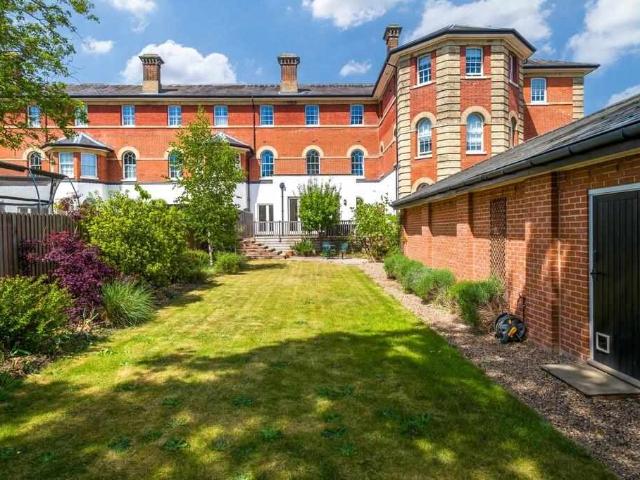 Townhouse for sale in California, Key Street