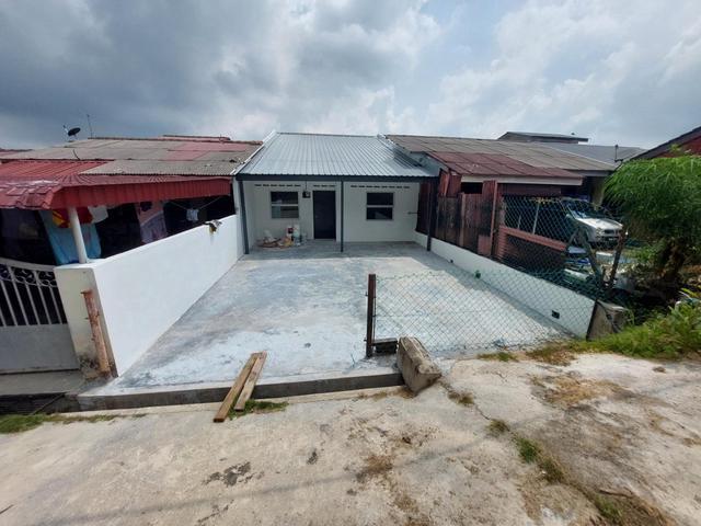 Terraced House for sale in Malaka