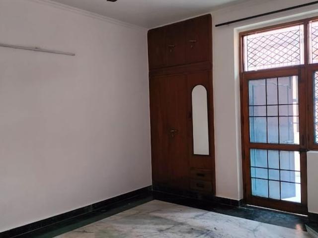 Flat for rent in Deri