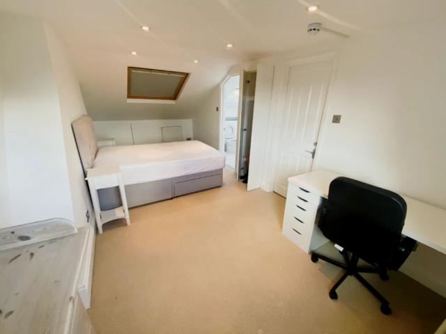 Room for rent in London Borough of Hammersmith and Fulham, Greater London
