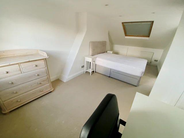 Room for rent in London Borough of Hammersmith and Fulham, Greater London