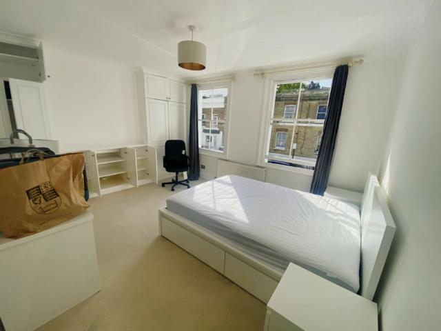 Room for rent in London Borough of Hammersmith and Fulham, Greater London