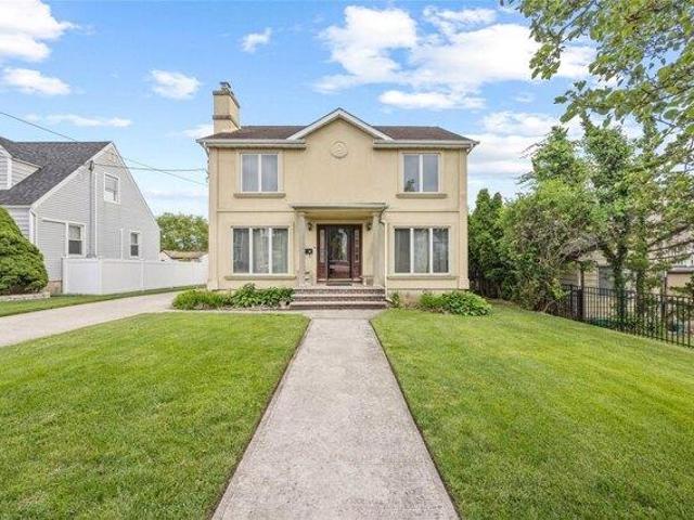 House for sale in Albertson