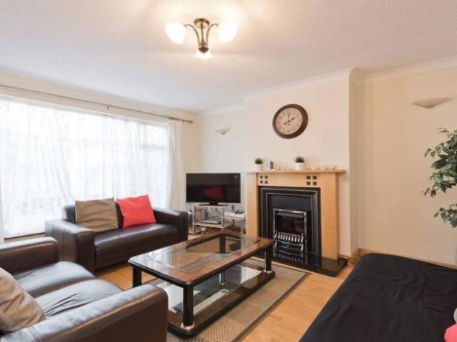 Apartment to rent in Bluebell, North Tipperary