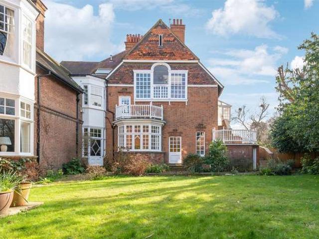 Flat for sale in London Borough of Ealing, Greater London