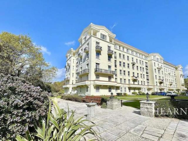 Apartment for sale in West Cliff, Bournemouth