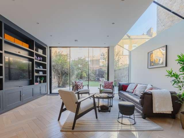 Apartment for rent in Brook Green, Greater London