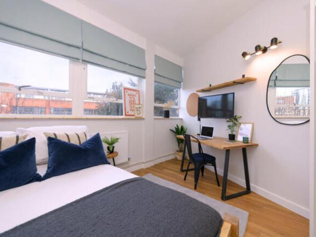Apartment for rent in Cat Hill, England