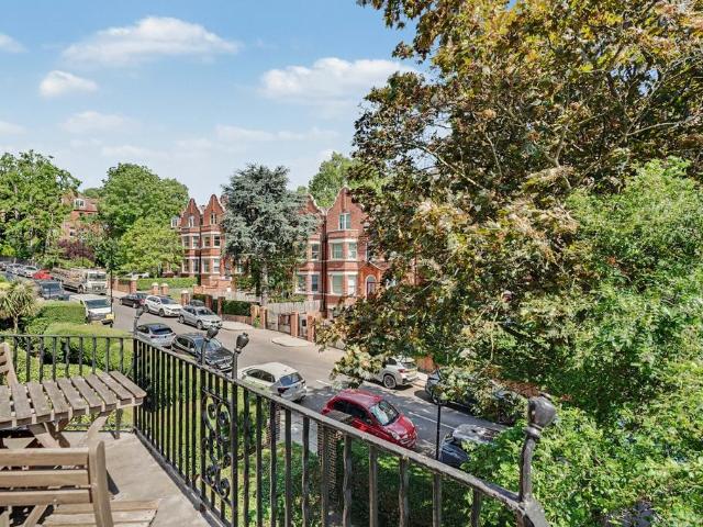 Flat for sale in West Hampstead, Greater London
