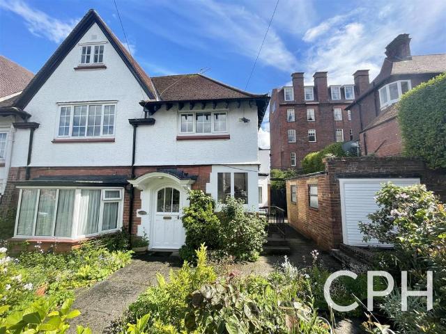 Flat for sale in South Cliff, Kepwick