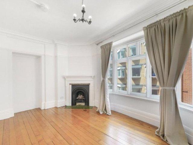 Flat for sale in Paddington, Greater London