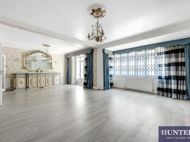 Flat for sale in Bayswater, Greater London