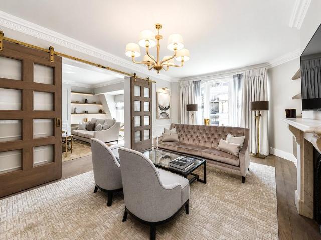 Flat for sale in Chelsea, Greater London