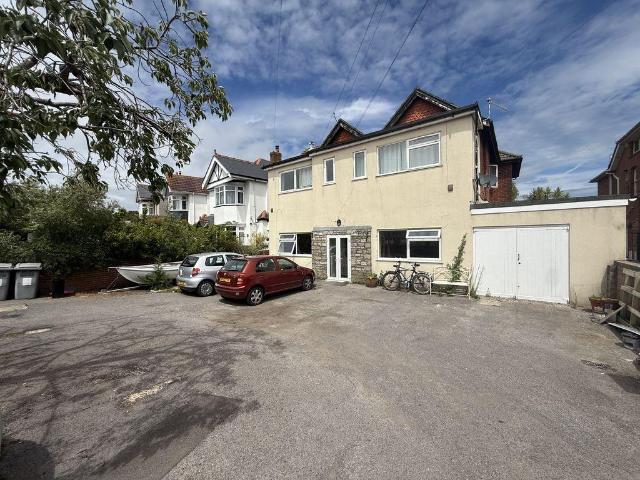 Flat for sale in Pokesdown, Bournemouth