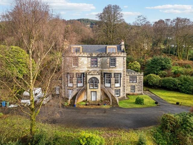 Flat for sale in Clynder, Scotland