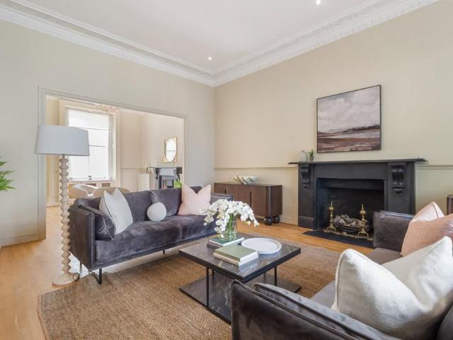 Flat for sale in Bayswater, Greater London