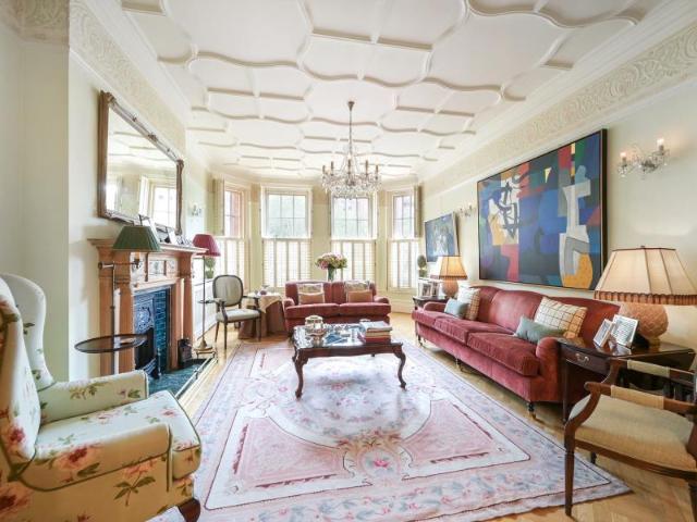 Flat for sale in Kensington, Greater London