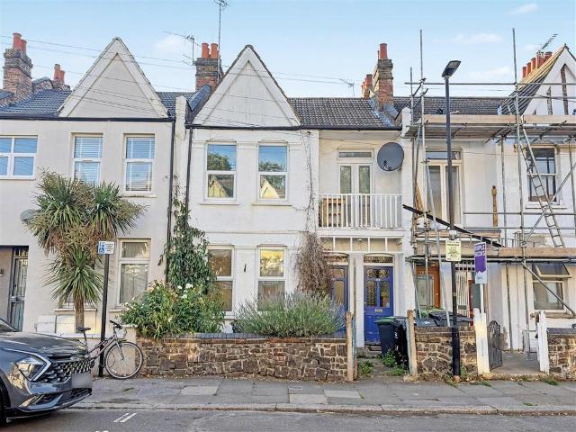 Flat for sale in Noel Park, Greater London