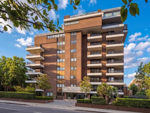 Flat for sale in St. John's Wood, Greater London