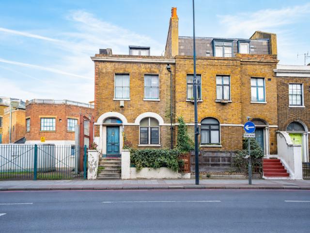 Flat for sale in Vauxhall, Greater London