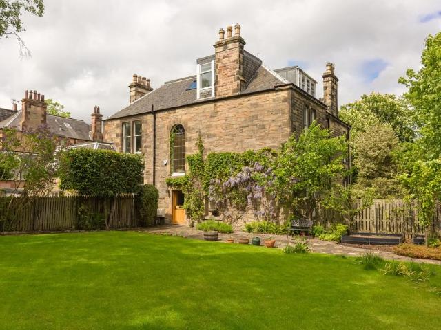Flat for sale in Blackford, Scotland