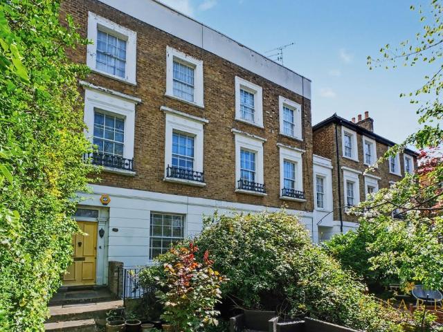 Flat for sale in Barnsbury, Greater London