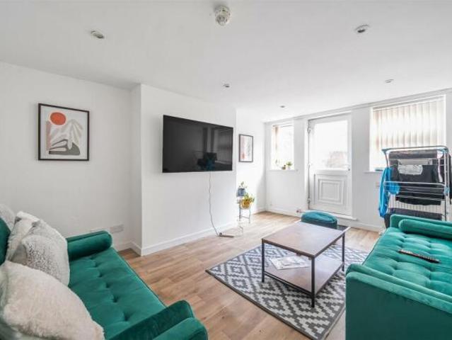 Apartment for sale in Beckett Park, Headingley