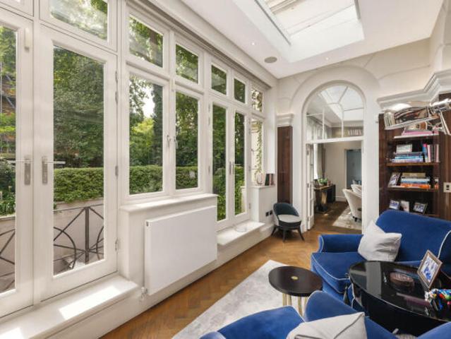 Apartment for sale in Five Acres, Hertfordshire