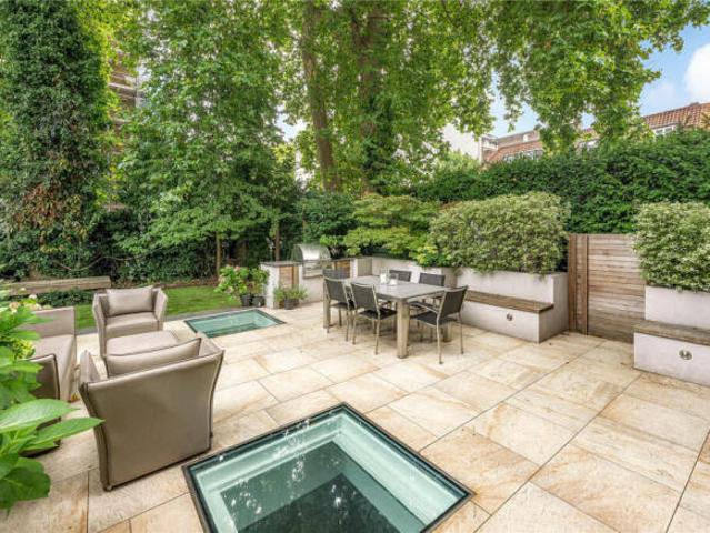 Apartment for sale in Five Acres, Hertfordshire