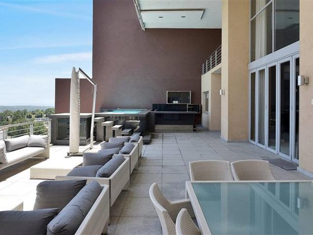 Apartment for sale in Johannesburg, North & Sandton