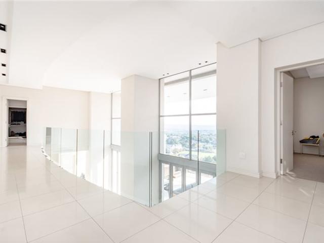 Apartment for sale in Johannesburg, North & Sandton
