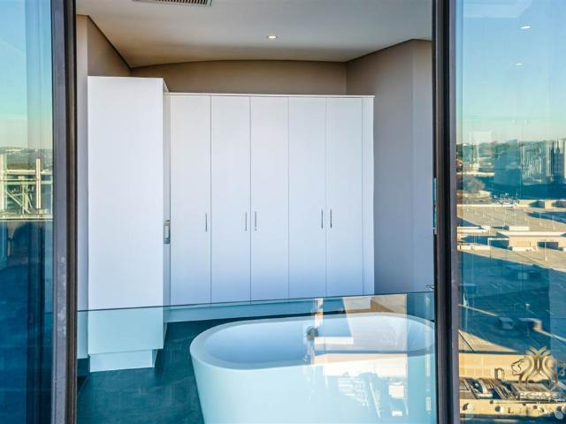 Apartment for sale in Johannesburg, North & Sandton
