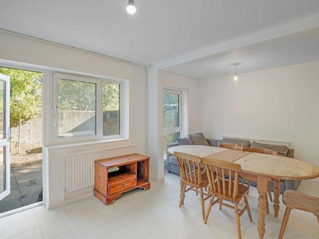 Apartment for rent in Bermondsey Village, Greater London