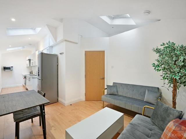 Apartment for rent in Stonecot, Greater London