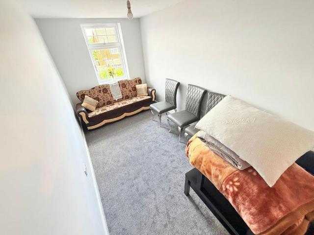 Apartment for rent in Tat Bank, Oldbury