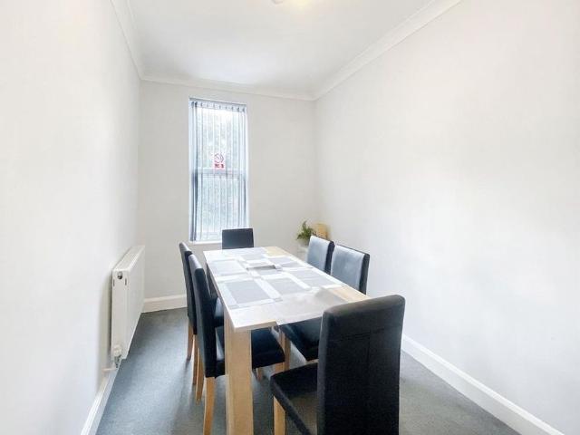 Apartment for rent in Cowley, Greater London