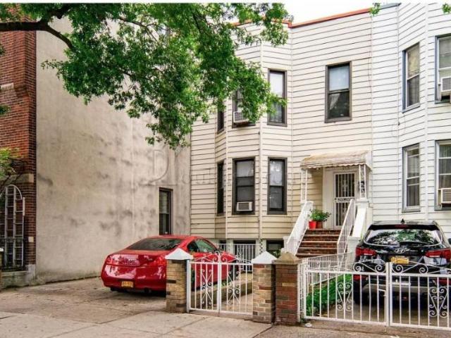 Apartment for sale in Astoria