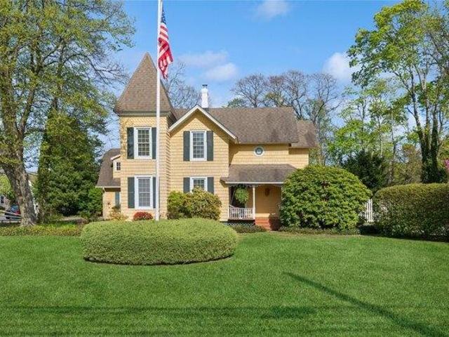 House for sale in Bayport House for sale in Bayport