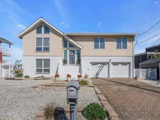 House for sale in Bayville, New Jersey
