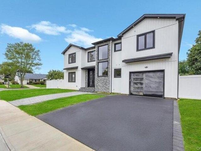 House for sale in Bethpage, New York