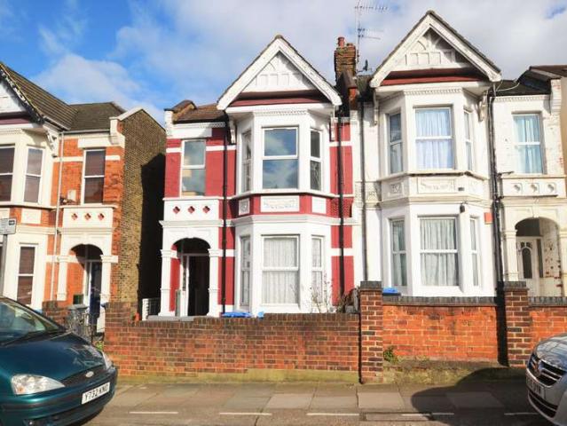 Apartment for sale in Harlesden, Greater London