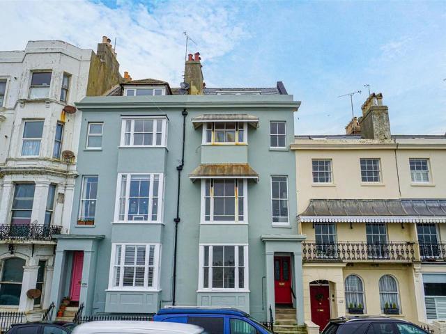 Flat for sale in West Marina, Guestling Green