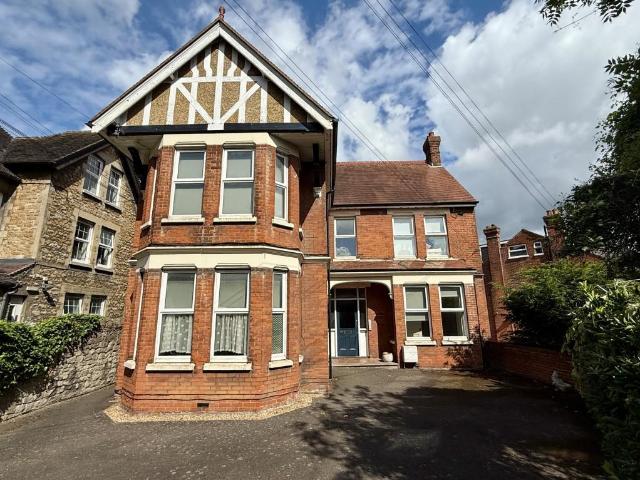 Flat for sale in Midway, Kent