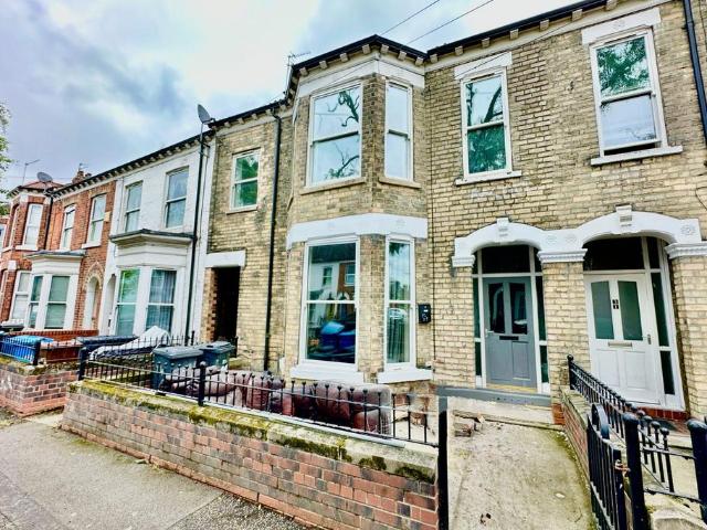 Flat for sale in Hull, City Of Kingston Upon Hull