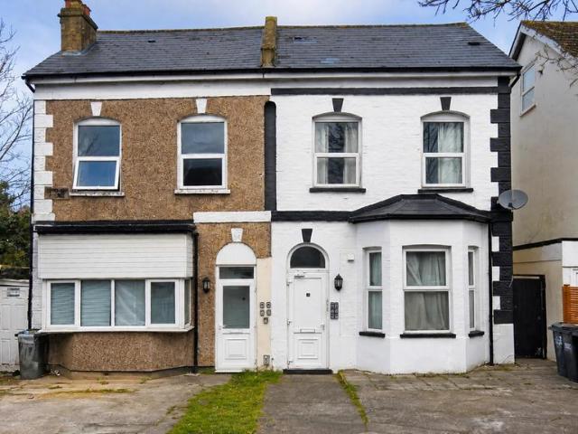Flat for sale in London Borough of Croydon, Thornton Heath