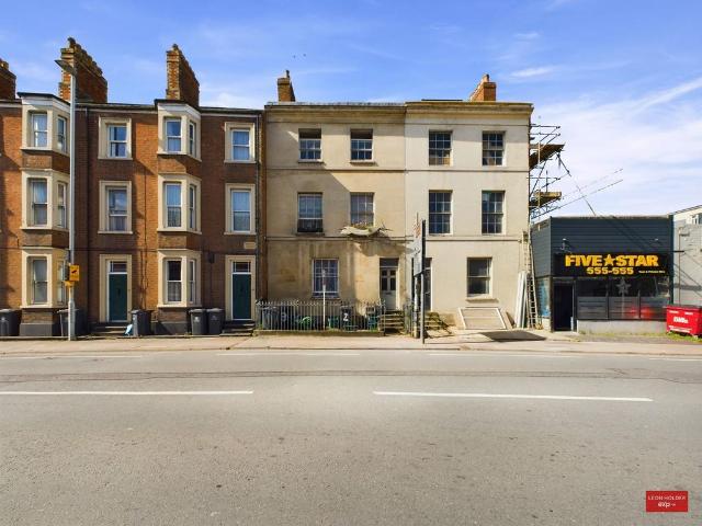 Flat for sale in Gloucester, Gloucestershire