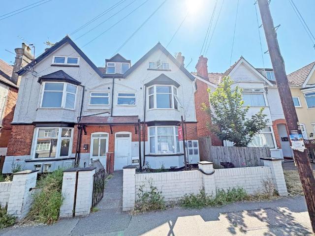 Flat for sale in Seacroft, Belleau