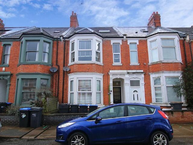 Flat for sale in Phippsville, Northampton