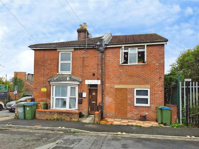 Flat for sale in Mount Pleasant, Southampton